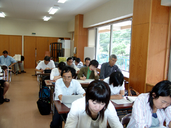 講演を聞く参加者のみなさん